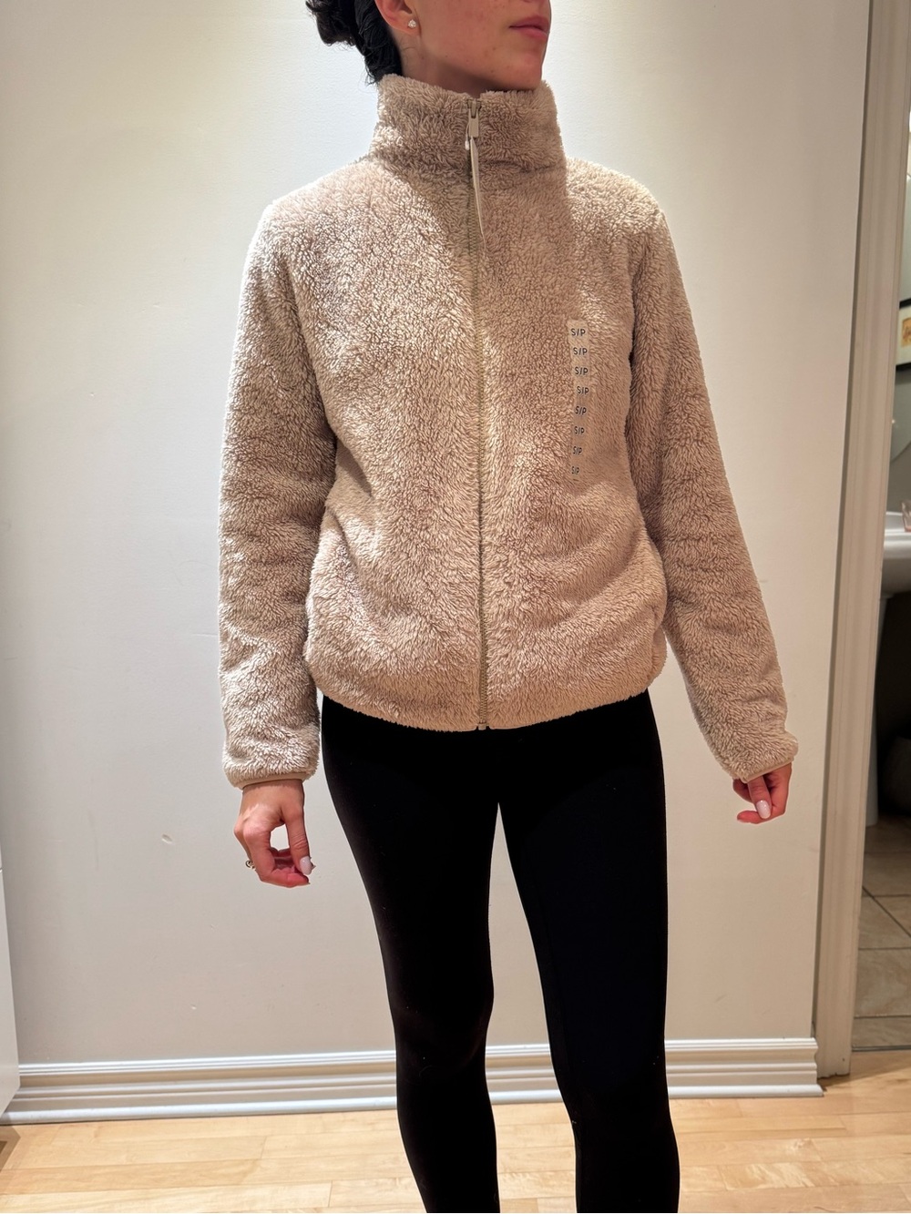 Uniqlo Cozy High-Neck Sherpa Pullover Jacket in Beige